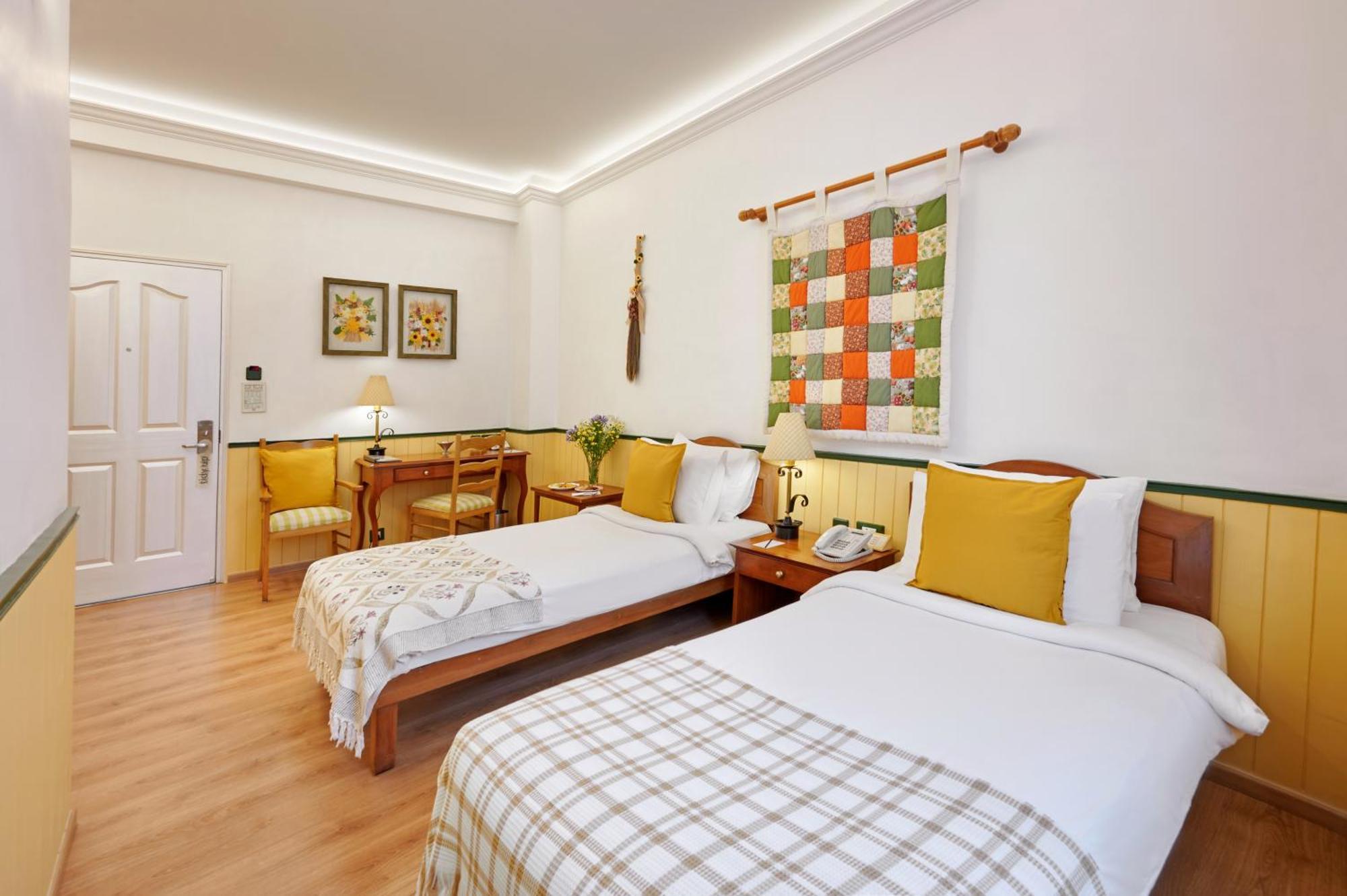 The Gordon House Hotel, Colaba Mumbai Exterior foto
